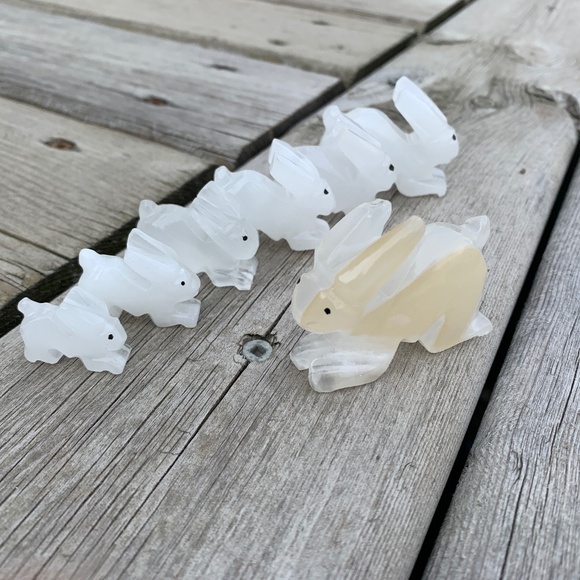 Vintage Hand-carved Stone Rabbits Family - Picture 3 of 4